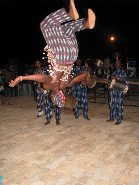 05 danseur de la troupe Buayaba - danse traditionnelle.JPG